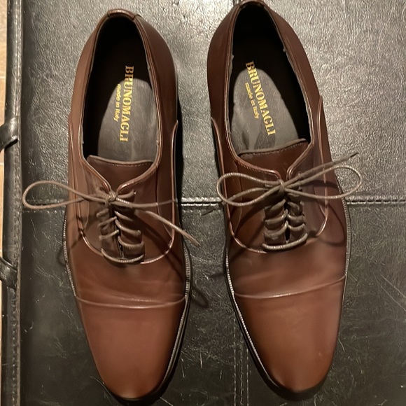 Brown lace up shoes - Picture 2 of 5